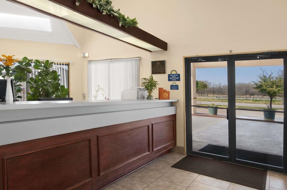 Days Inn By Wyndham Burleson Ft. Worth Exterior photo
