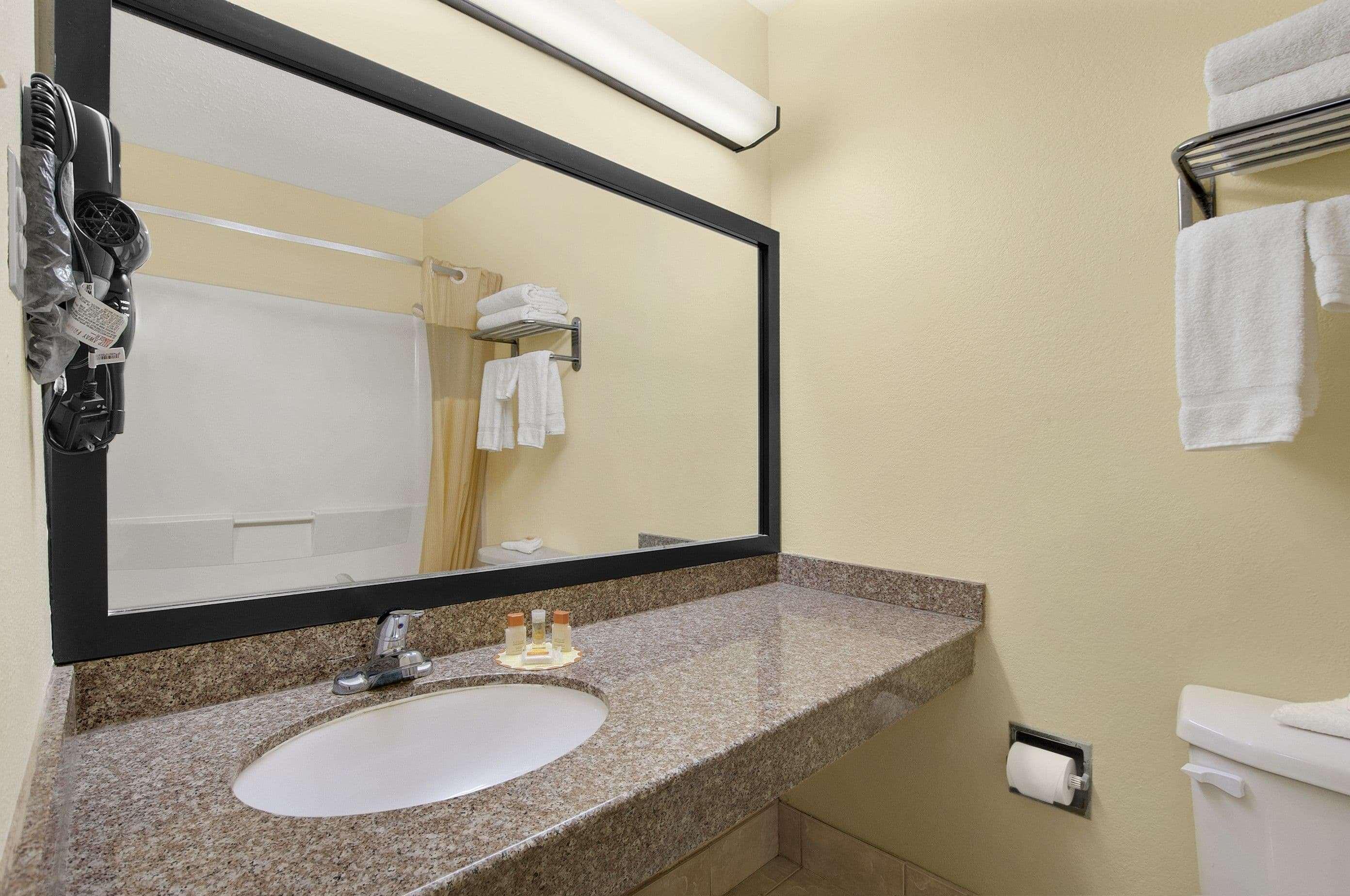 Days Inn By Wyndham Burleson Ft. Worth Exterior photo